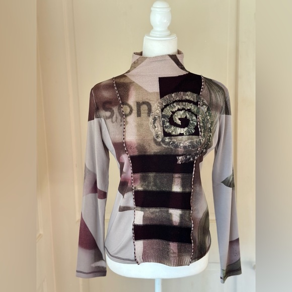Yoshi Yoshi by PJ Abstract Print Turtleneck - Picture 1 of 10